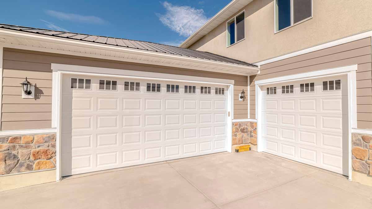 3-car garage with two doors